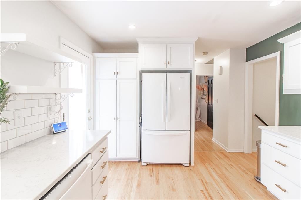 400 Hillcrest Drive — photo 9