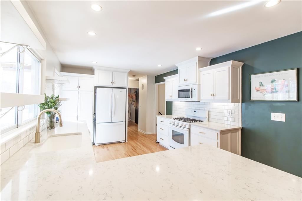 400 Hillcrest Drive — photo 10