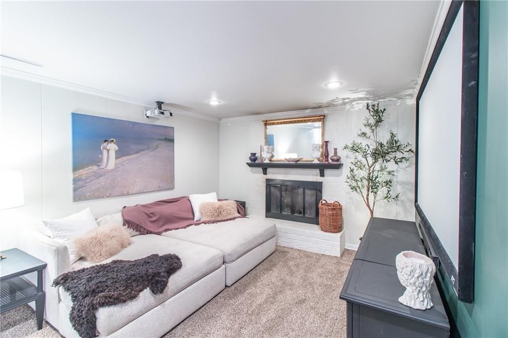 400 Hillcrest Drive — photo 15