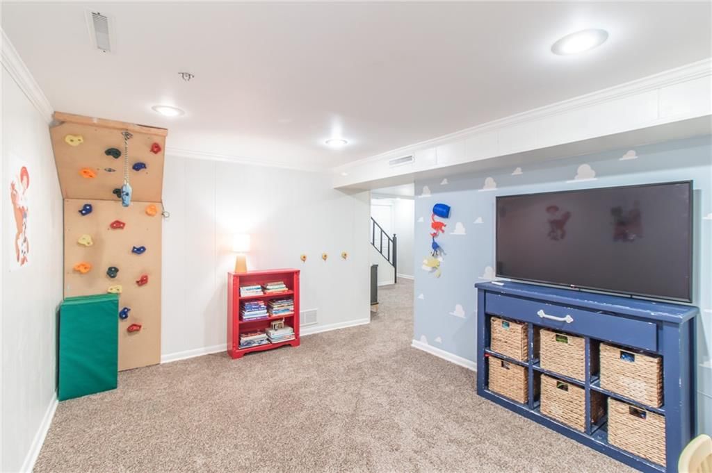 400 Hillcrest Drive — photo 19