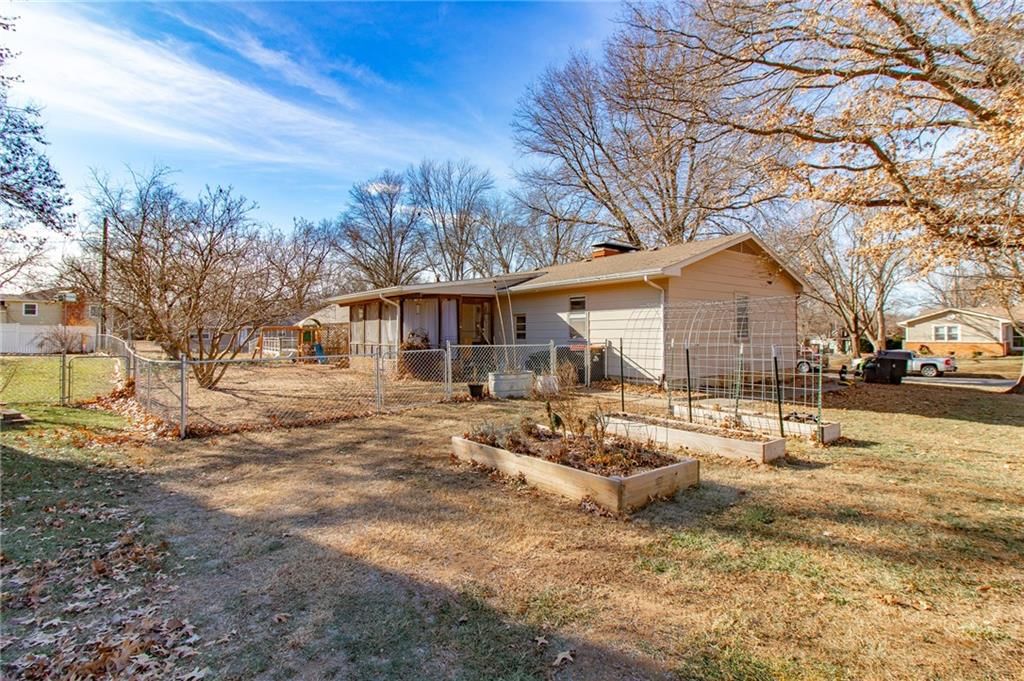 400 Hillcrest Drive — photo 35