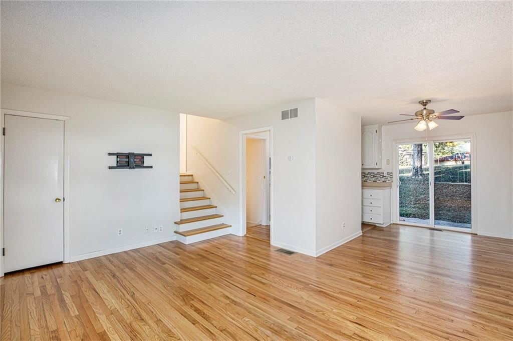 8420 N Virginia Avenue — photo 2