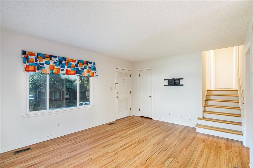 8420 N Virginia Avenue — photo 3
