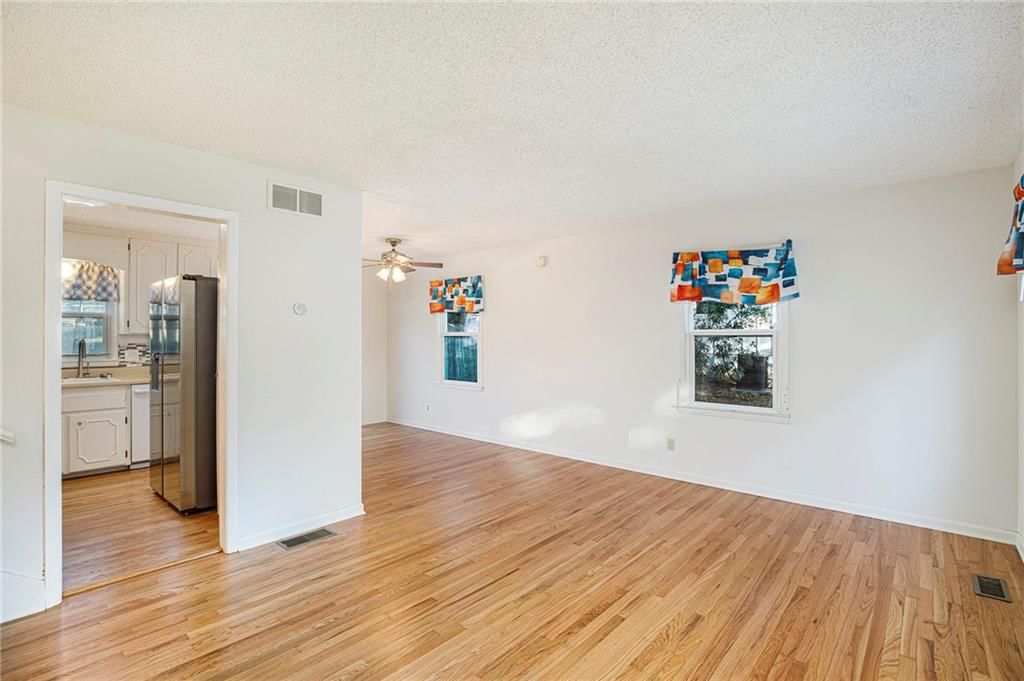 8420 N Virginia Avenue — photo 4