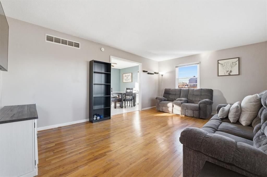 995 N Hurley Street — photo 8