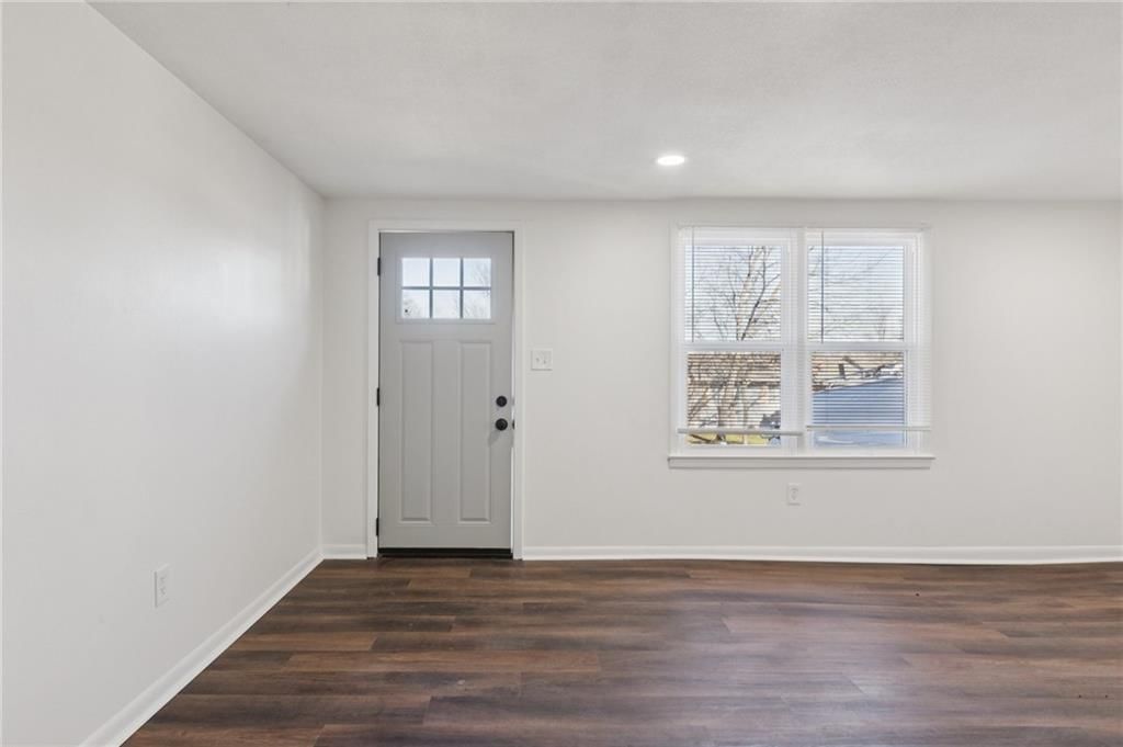 705 E Shady Lane — photo 2