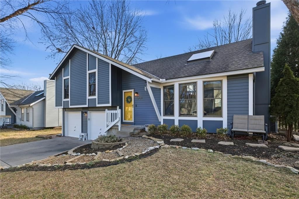 15709 W 125TH Terrace — photo 3