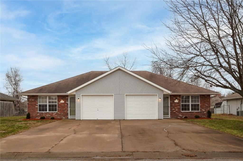 1123 SW Ephraim Drive — photo 3