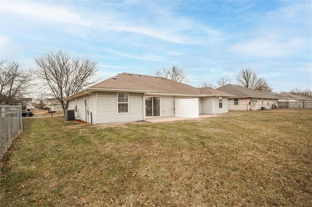 1123 SW Ephraim Drive — photo 5