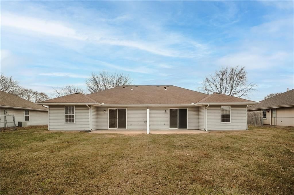 1123 SW Ephraim Drive — photo 6