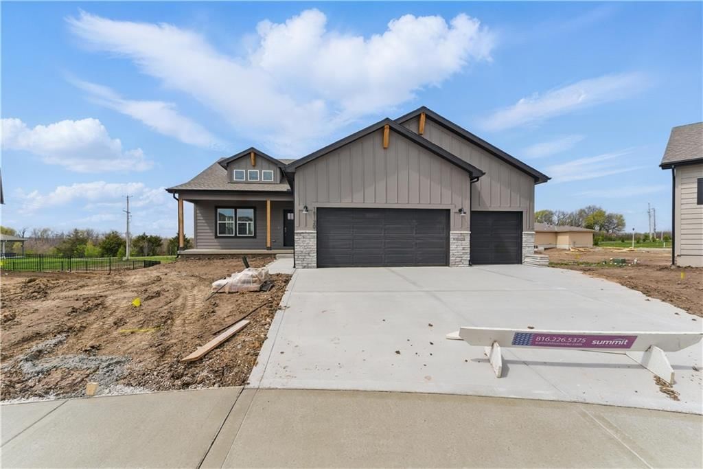 11119 N Crescent Court, Kansas City, MO