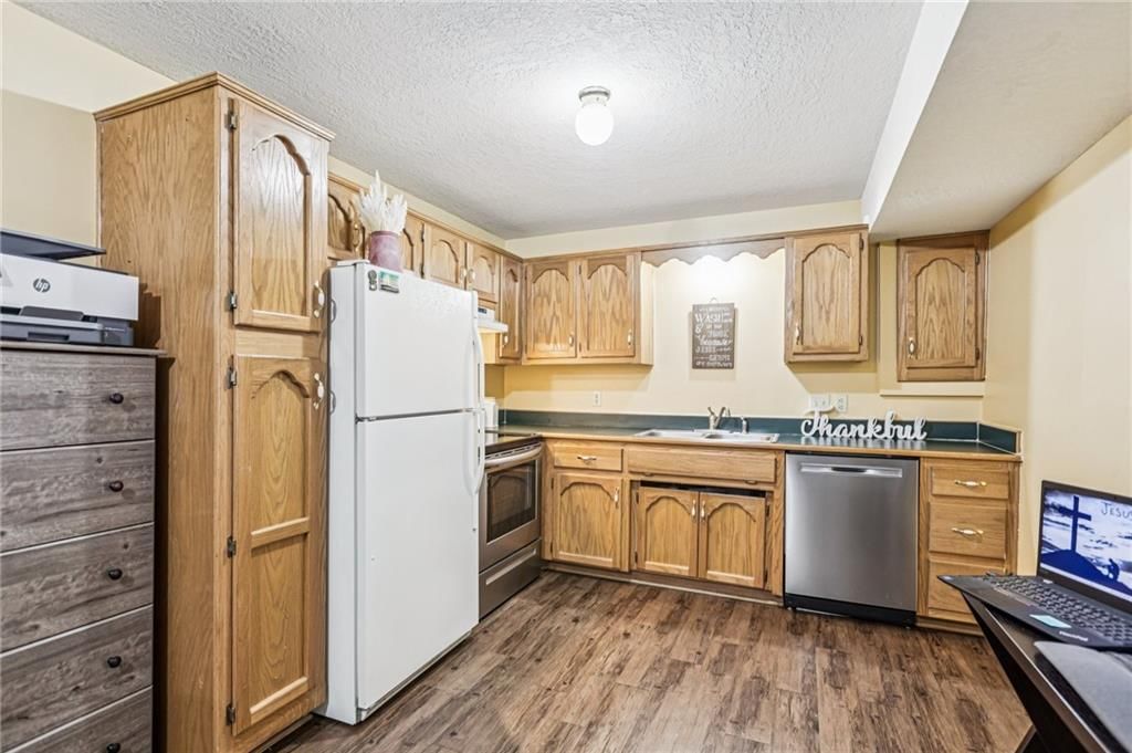704 Feldspar Street — photo 23