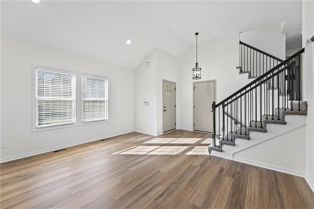 13704 Berger Avenue — photo 3