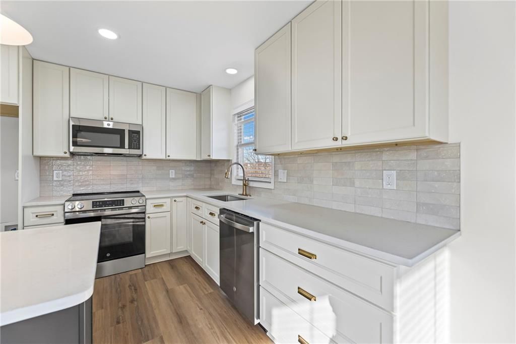 13704 Berger Avenue — photo 8