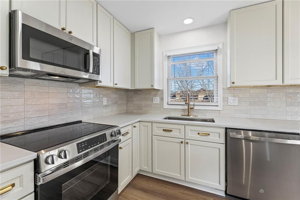13704 Berger Avenue — photo 10
