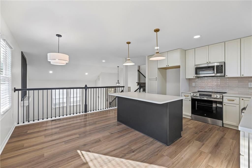 13704 Berger Avenue — photo 11