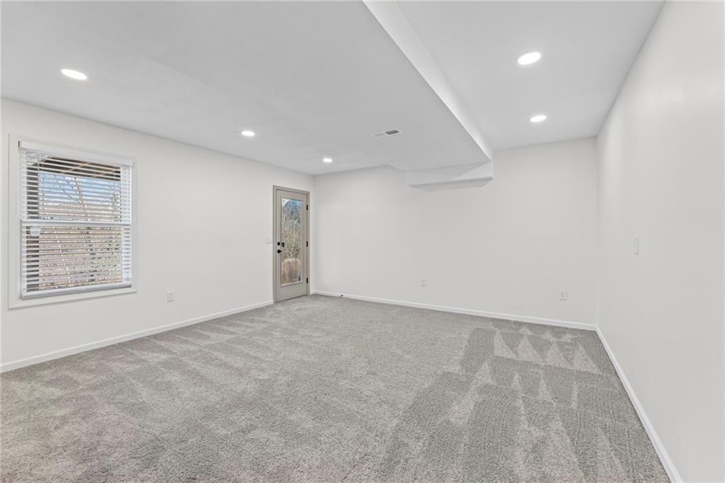 13704 Berger Avenue — photo 29