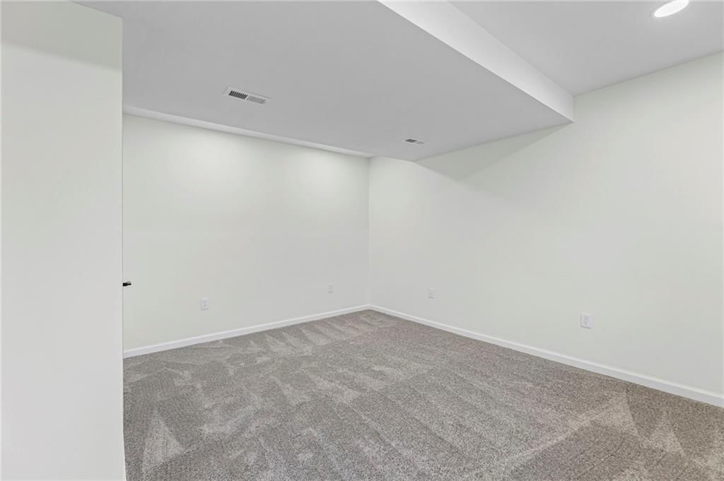 13704 Berger Avenue — photo 31