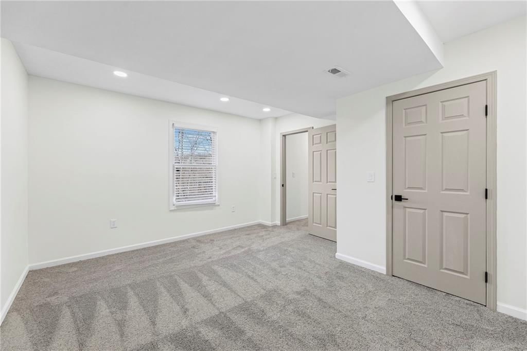 13704 Berger Avenue — photo 32