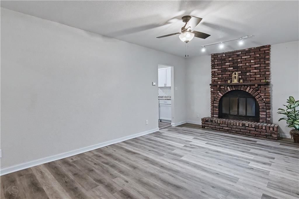 1404 S Grand Avenue — photo 4
