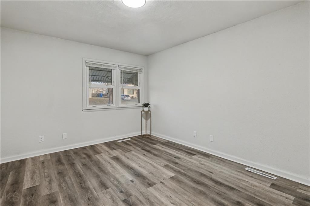 1404 S Grand Avenue — photo 5