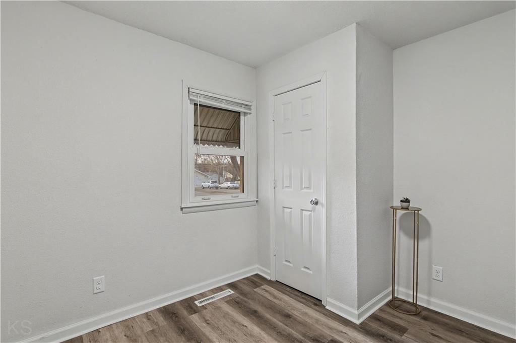 1404 S Grand Avenue — photo 9