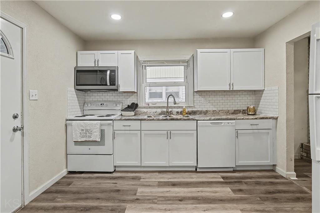 1404 S Grand Avenue — photo 10