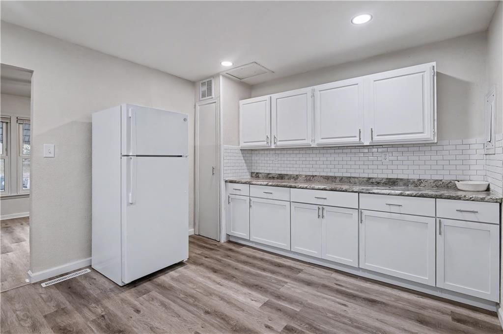 1404 S Grand Avenue — photo 11