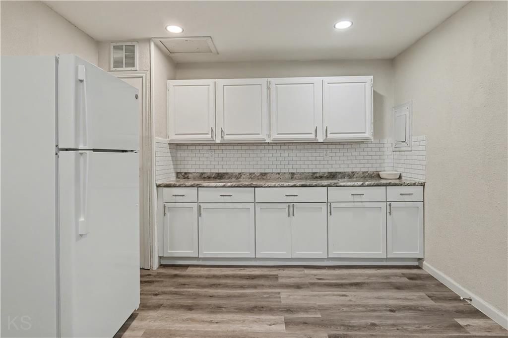 1404 S Grand Avenue — photo 13
