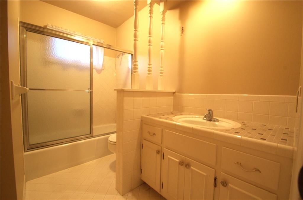 10120 Glenwood Street — photo 14