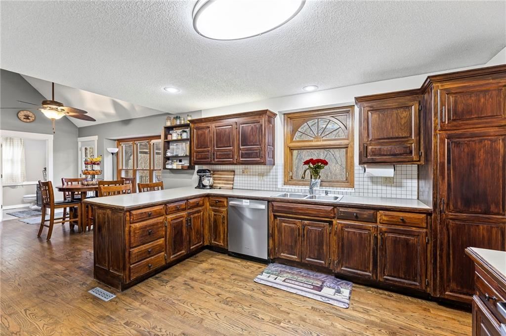 1300 NW TIMBER OAK Drive — photo 13