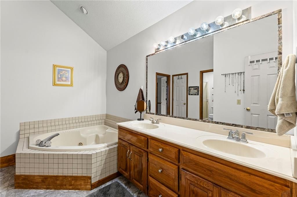 1300 NW TIMBER OAK Drive — photo 26