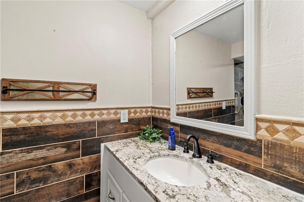505 Southview Drive — photo 37