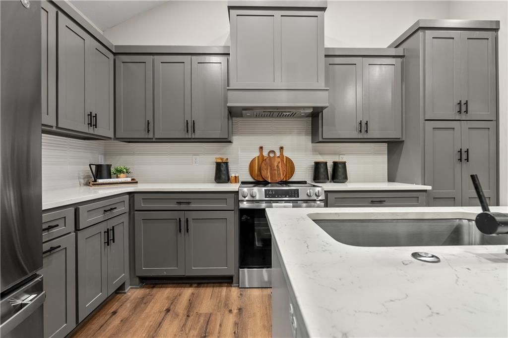 212 S Devin Street — photo 12