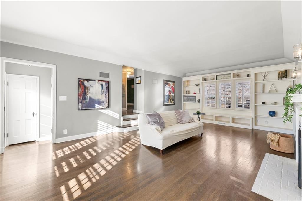 102 NE Briarcliff Road — photo 3