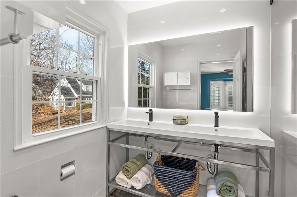 102 NE Briarcliff Road — photo 16