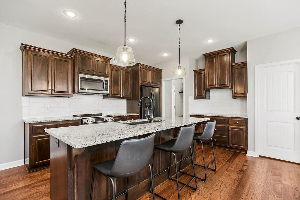 1000 NE Brookfield Drive — photo 9