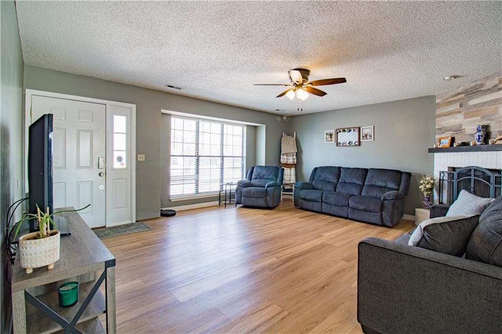 1022 Bedford Drive — photo 6