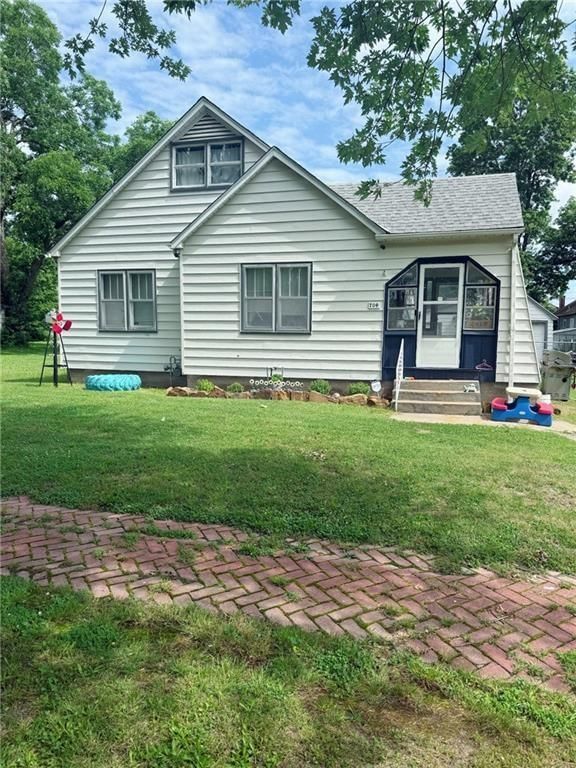 704 W 2nd Street — photo 11