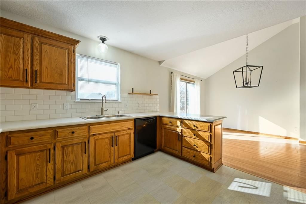 109 E Heritage Drive — photo 9
