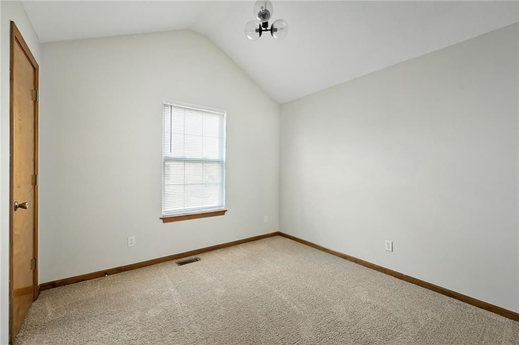 109 E Heritage Drive — photo 14