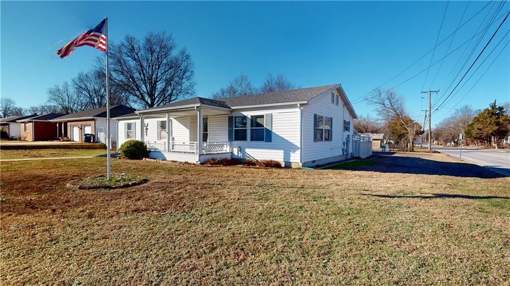 1205 N Lynn Street, Nevada, MO