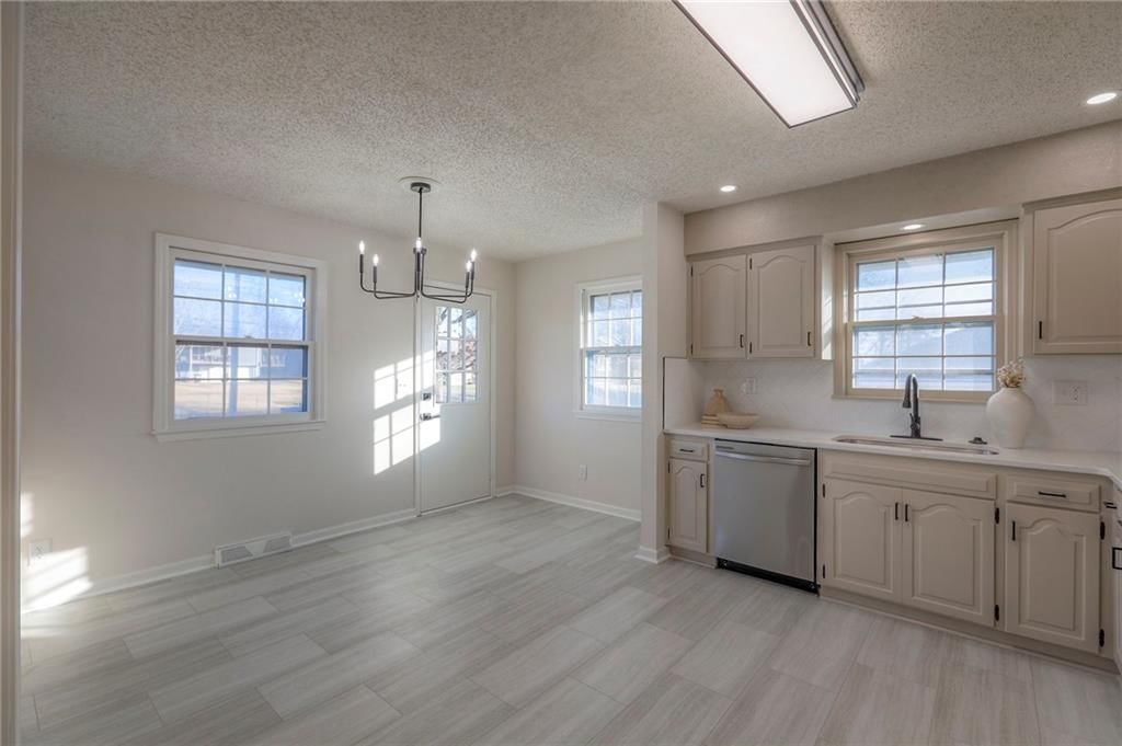 7323 N Euclid Avenue — photo 12