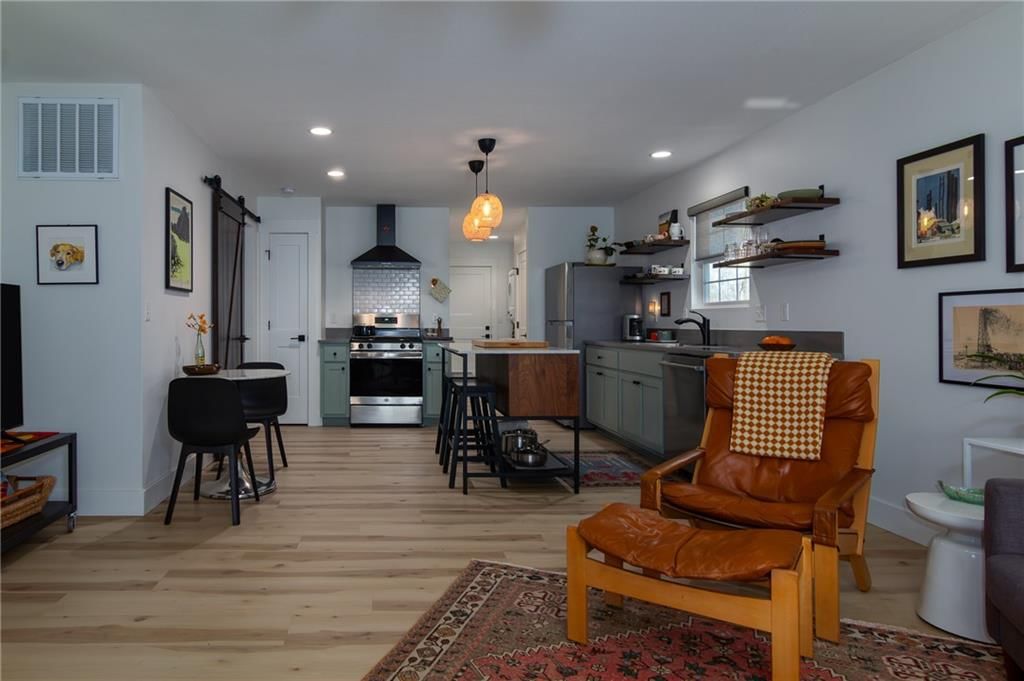 103 E Carlton Street — photo 8