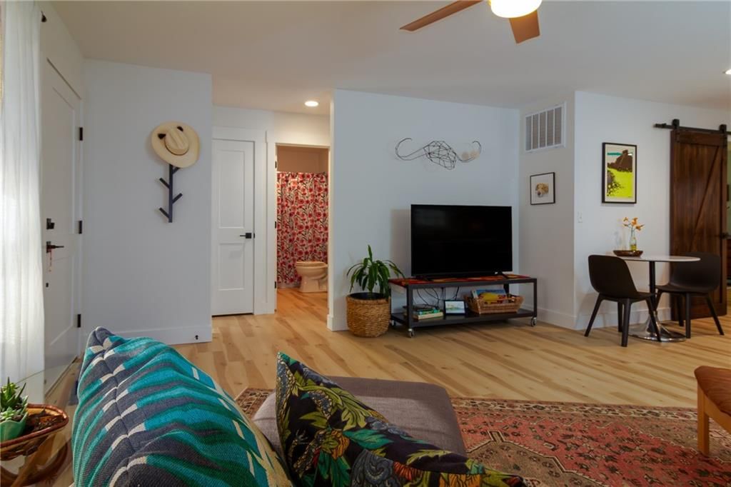 103 E Carlton Street — photo 10