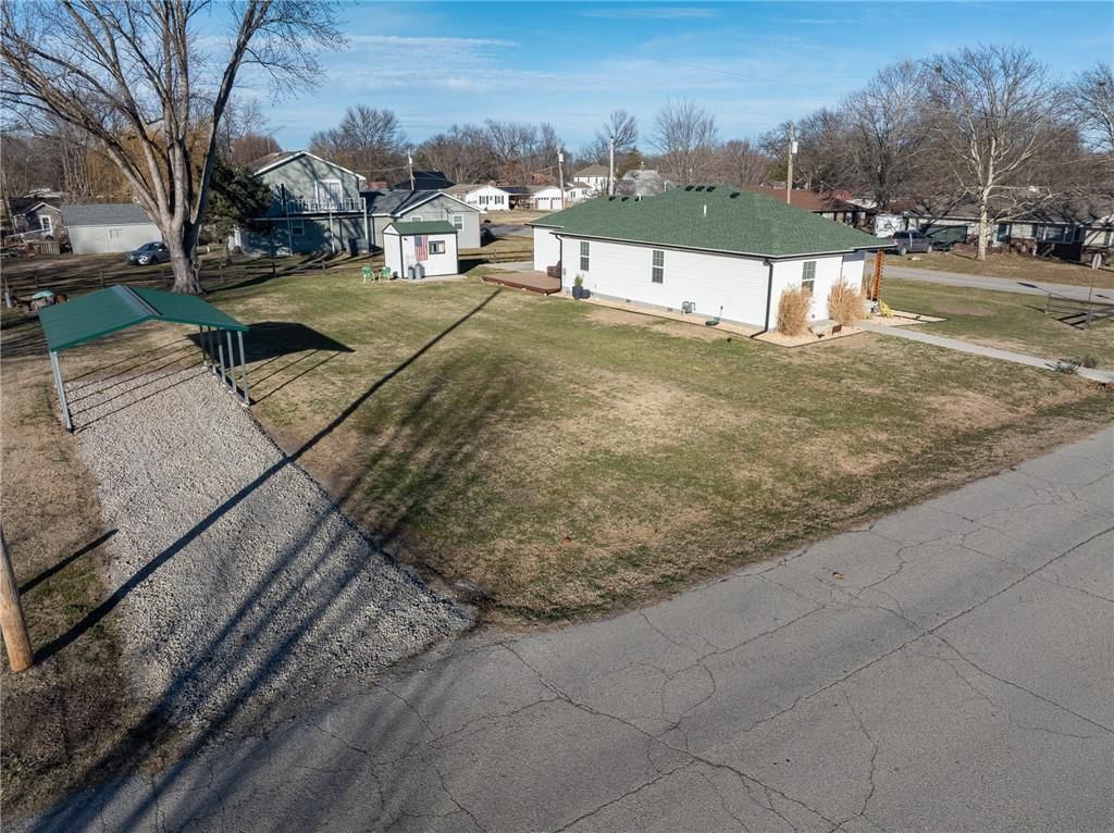 103 E Carlton Street — photo 39