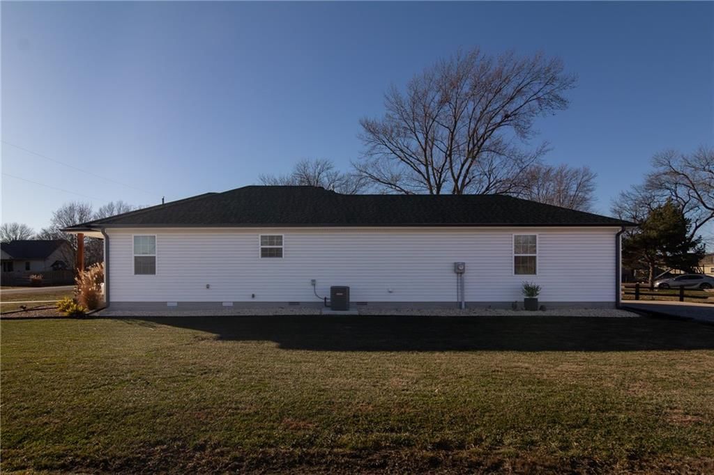 103 E Carlton Street — photo 42