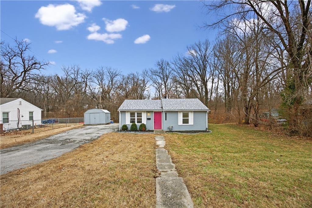 1115 S 49TH Drive — photo 2