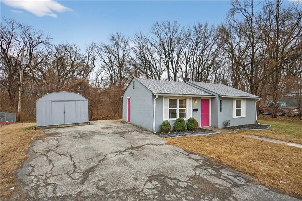 1115 S 49TH Drive — photo 3