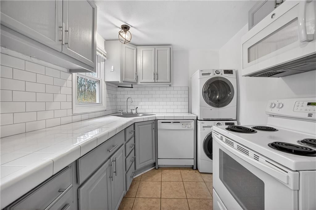 1115 S 49TH Drive — photo 8